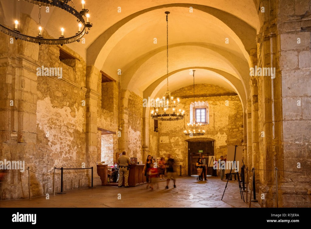 Picture of: Innenraum der Alamo in San Antonio Texas USA