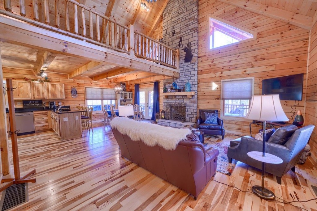 Picture of: Interiors  Hocking Hills Luxury Cabin – Lovely Breeze Lodge