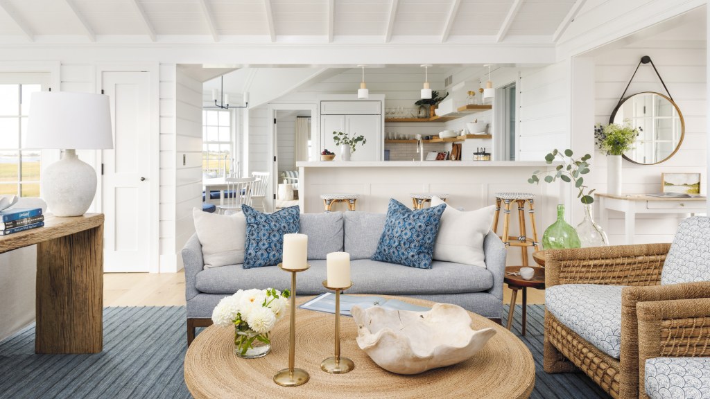 Picture of: This picture-perfect coastal home gave us beach house envy