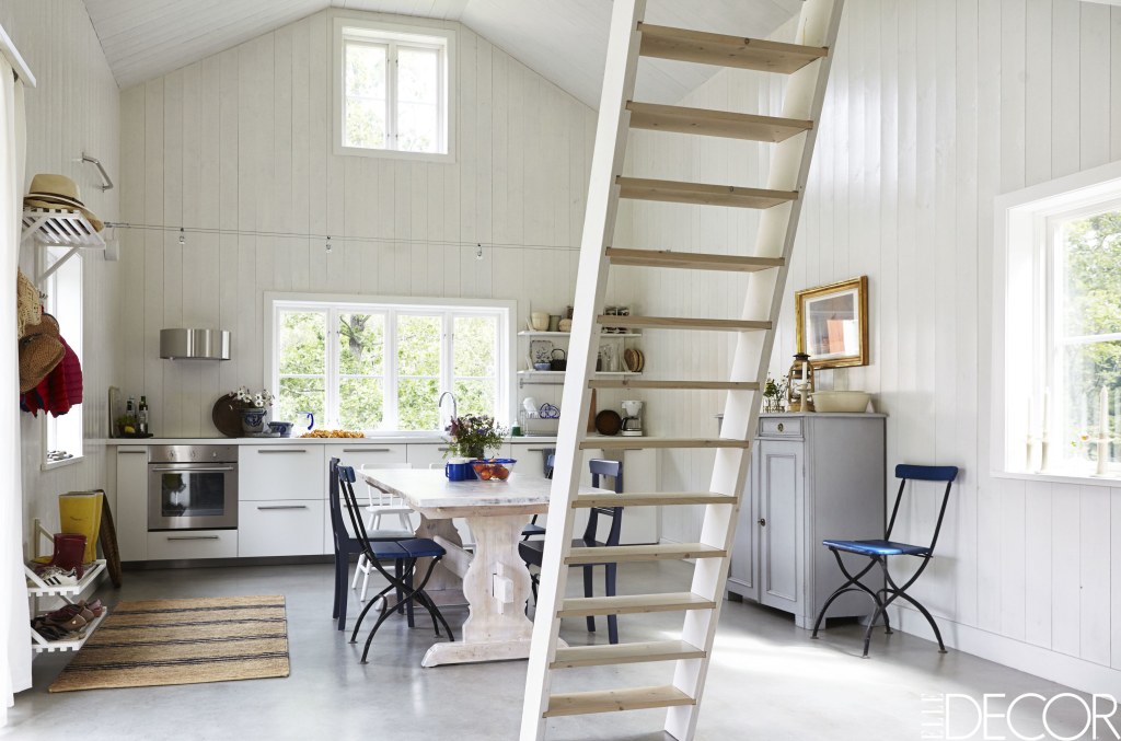 Picture of: Tour A Minimalist Cottage With Scandinavian Design – Summer House